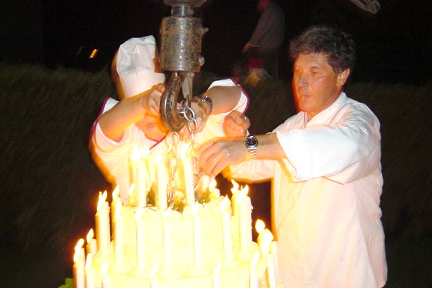 Showeinlage f�r Geburtstagsfeiern/Hochzeiten - Die schwebende Torte zu Mitternacht
