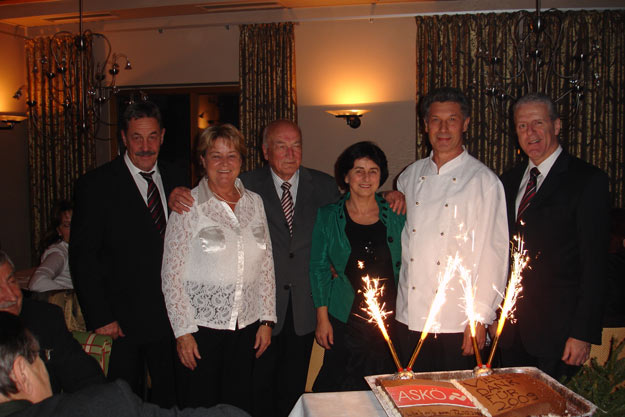 Vizepr�sident Ing. Peter Putzgruber, Monika Putzgruber,
Ehrenpr�sident L R a. D. Hannes Bammer, Frau Kr�pfl, Ernst Kohnhauser, Pr�sident Mag. Gerhard Widmann